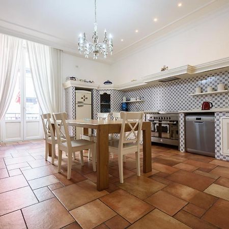 Palazzo Dello Spagnolo Suite Naples Luaran gambar