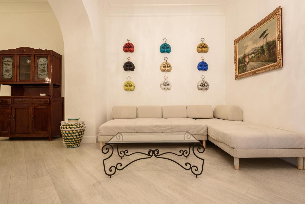 Palazzo Dello Spagnolo Suite Naples Luaran gambar