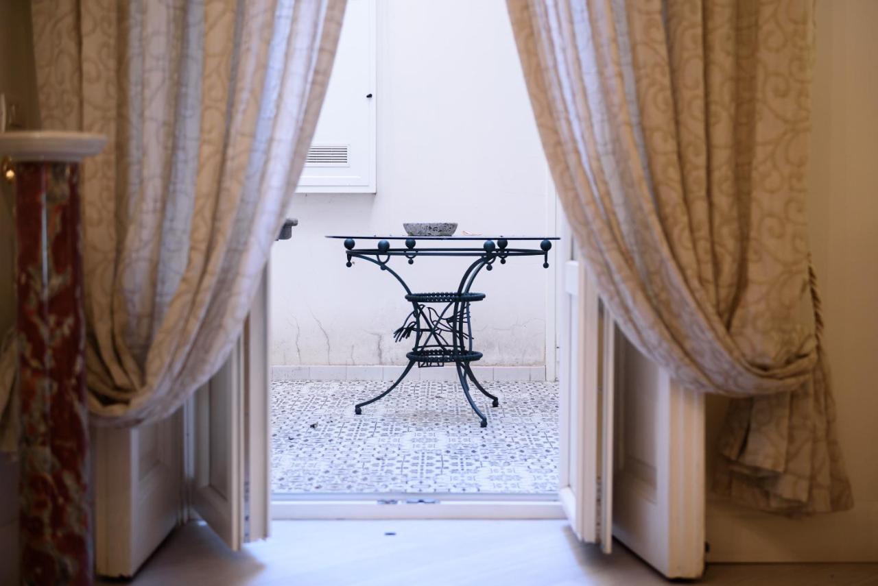 Palazzo Dello Spagnolo Suite Naples Luaran gambar